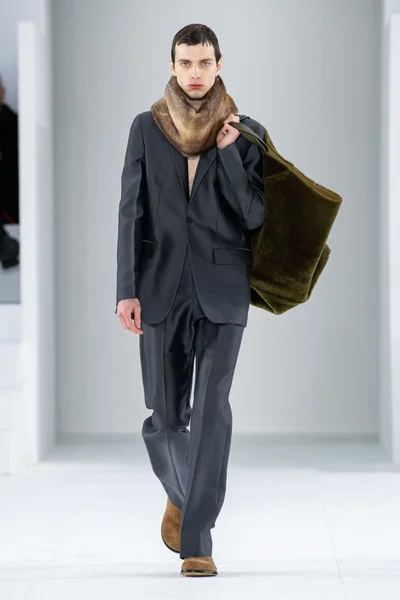 Look 48